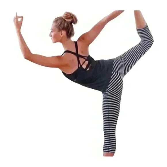 ATHLETA WOMEN'S STRIPED CHATURANGA CAPRIS - Picture 3 of 4